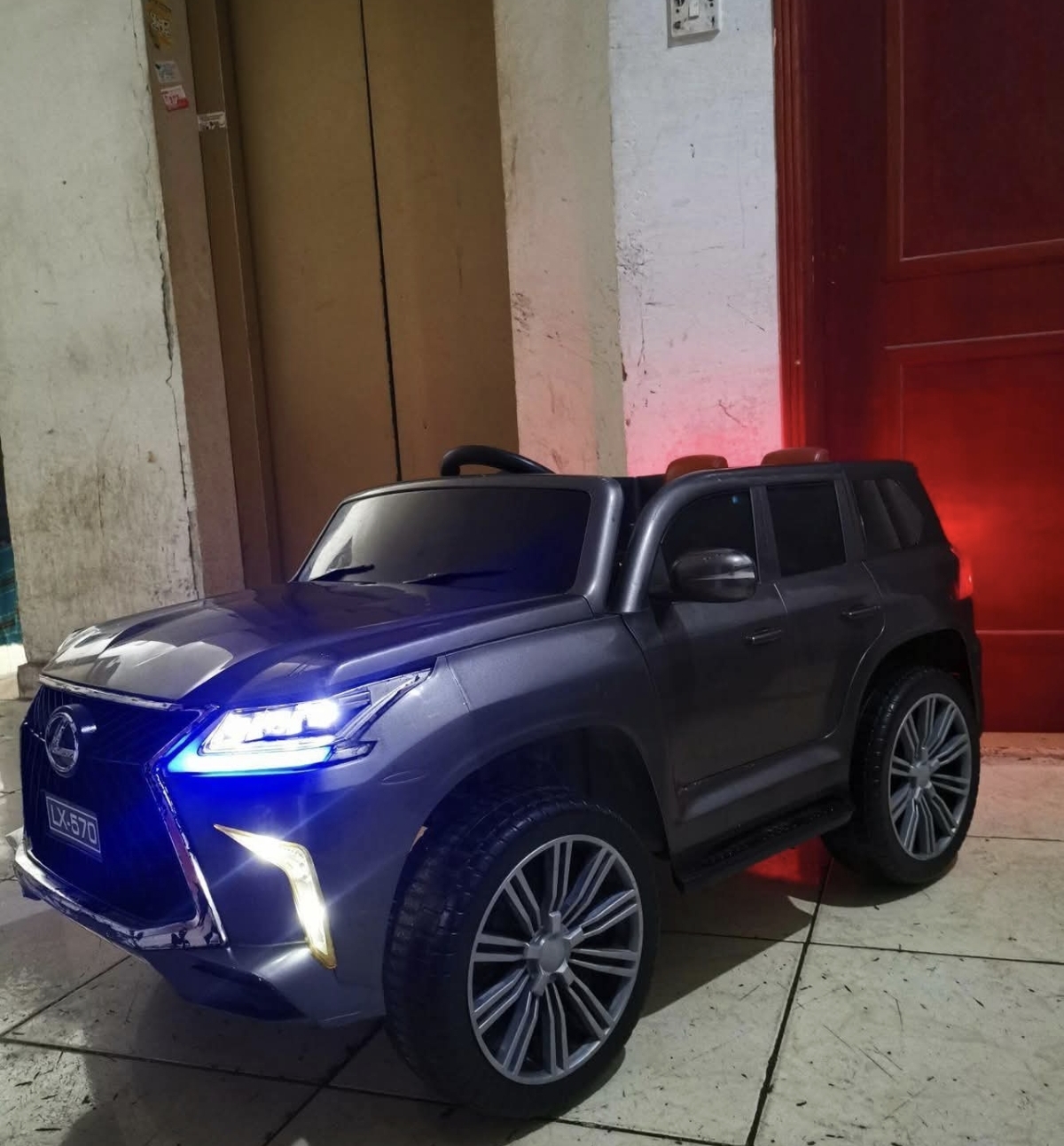 سياره اطفال لكزس إمكانيات عاليا جد