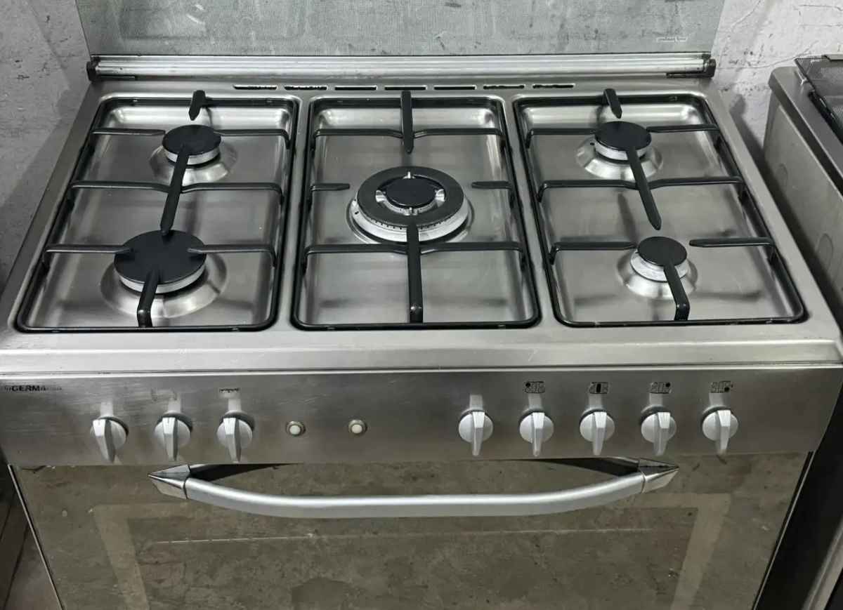 طباخ لاجرمني إيطالي شغال خمسه شعله فرن وشوايه مقاس 60&90