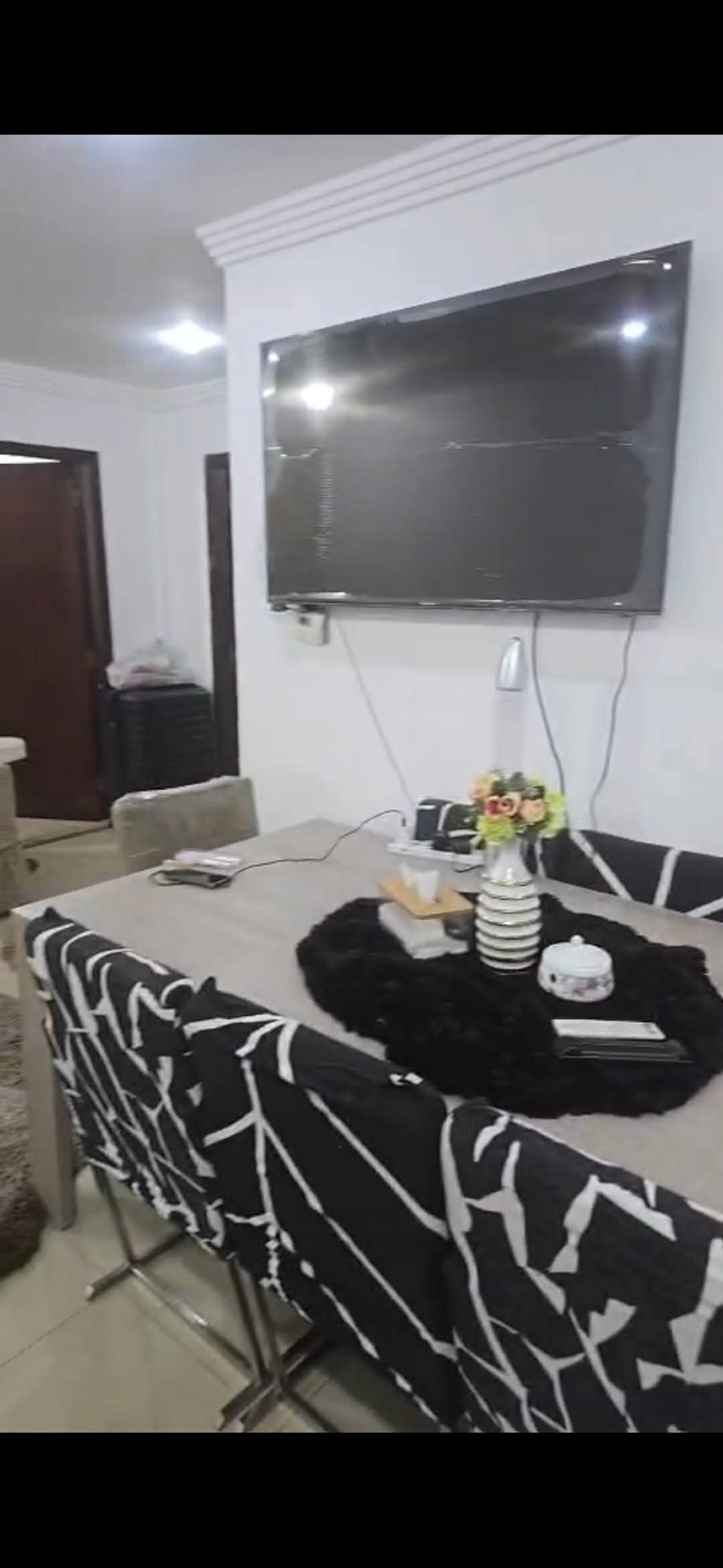 سفرة 8 كراسي حالة الجديد للبيع