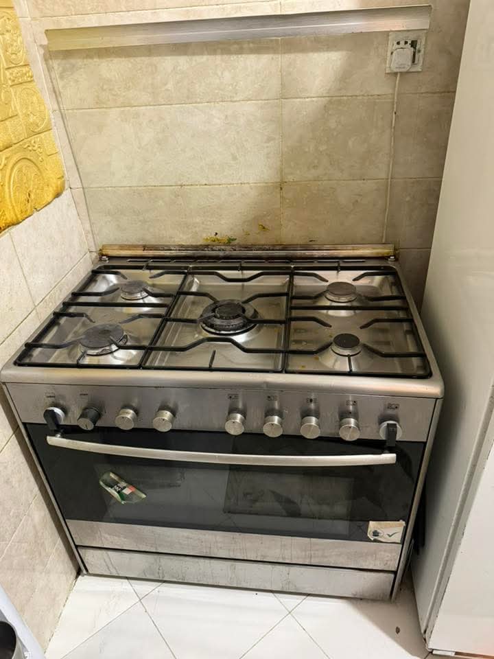 فرن للبيع طباخ إيطالي نضيف للبيع