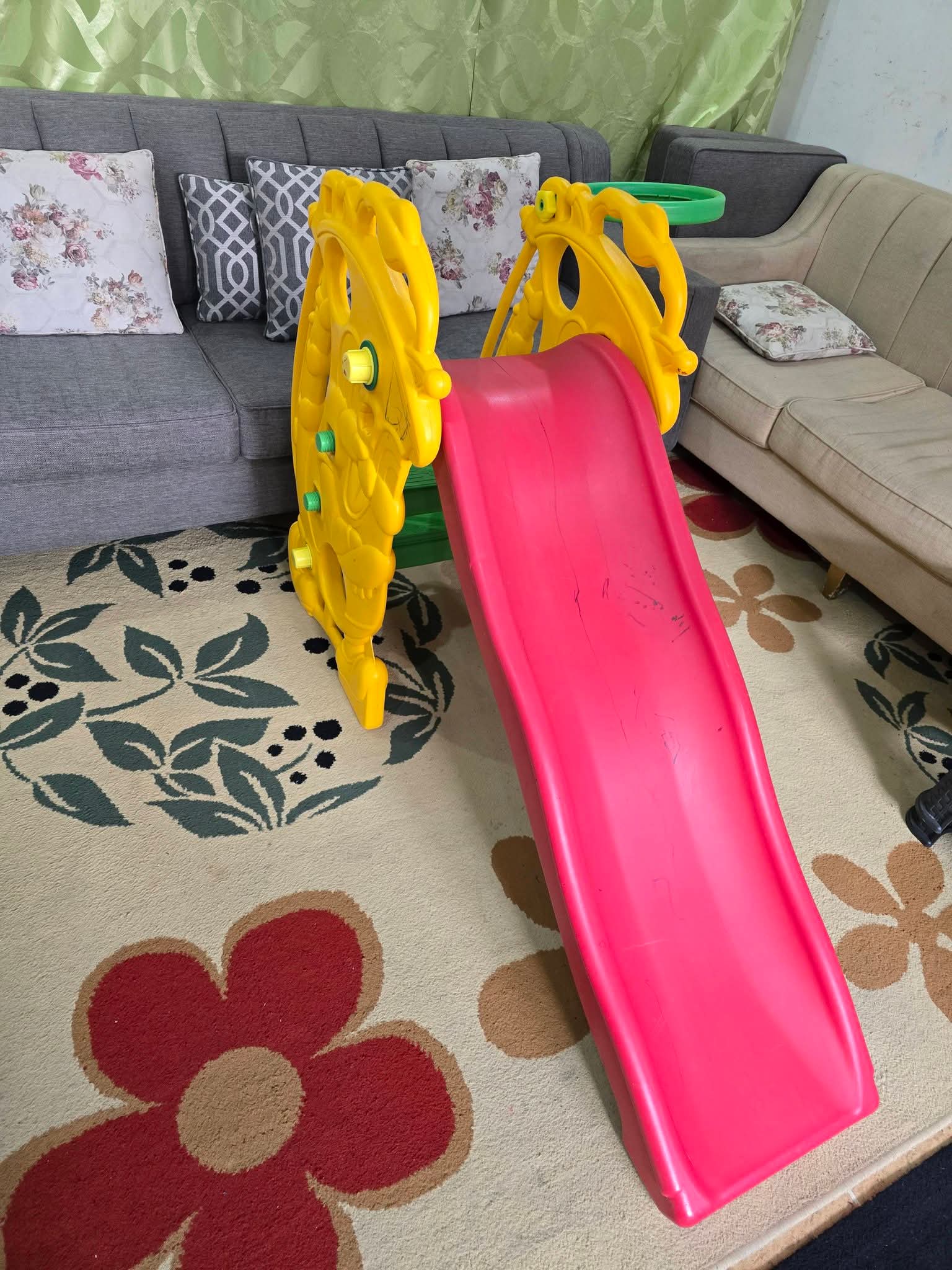 للبيع بسعر رخيص زحلاقية ديرفة للأطفال نظيفة