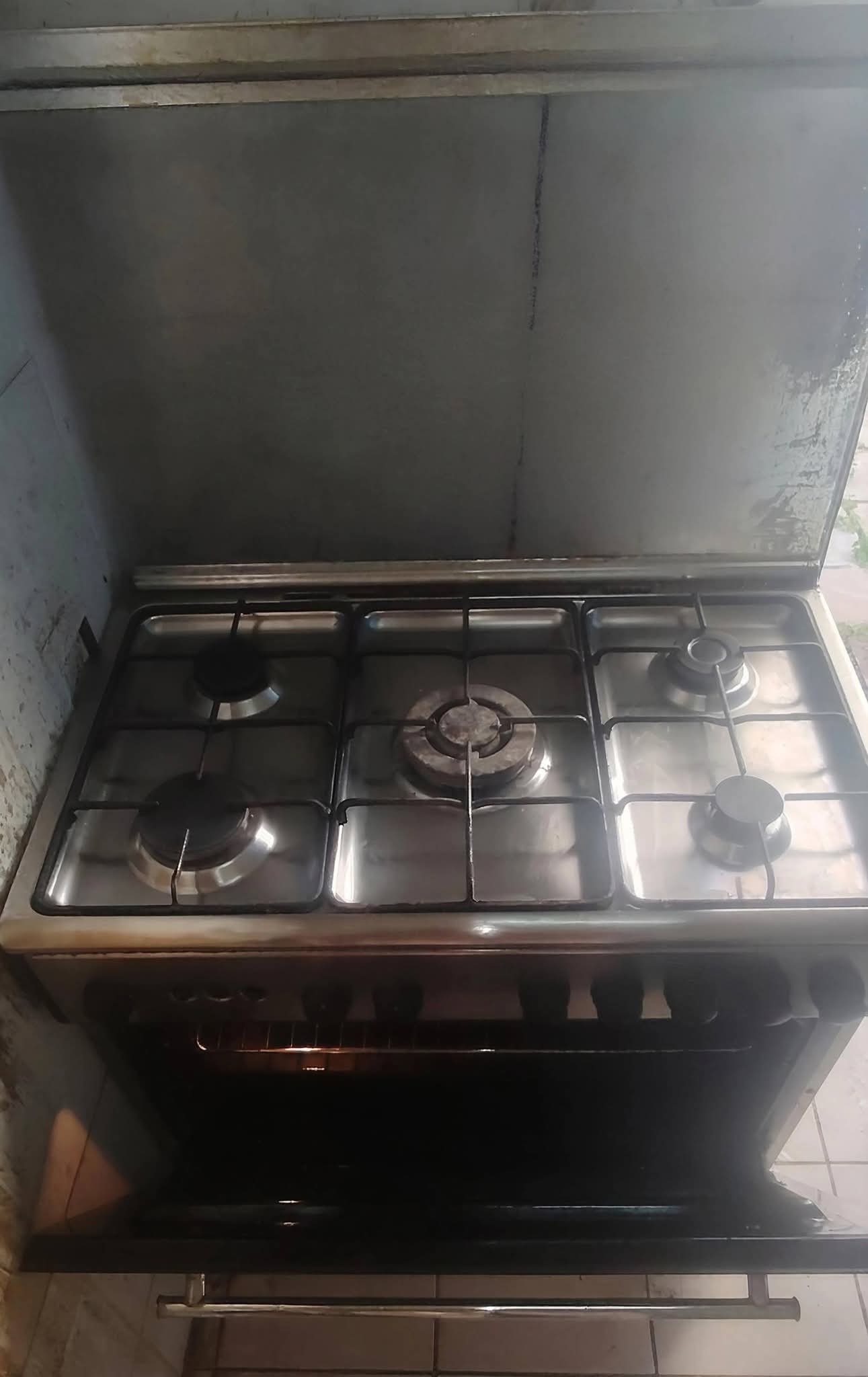 للبيع بوتاجاز ٥ شعله إشعال ذاتي فرن شغال