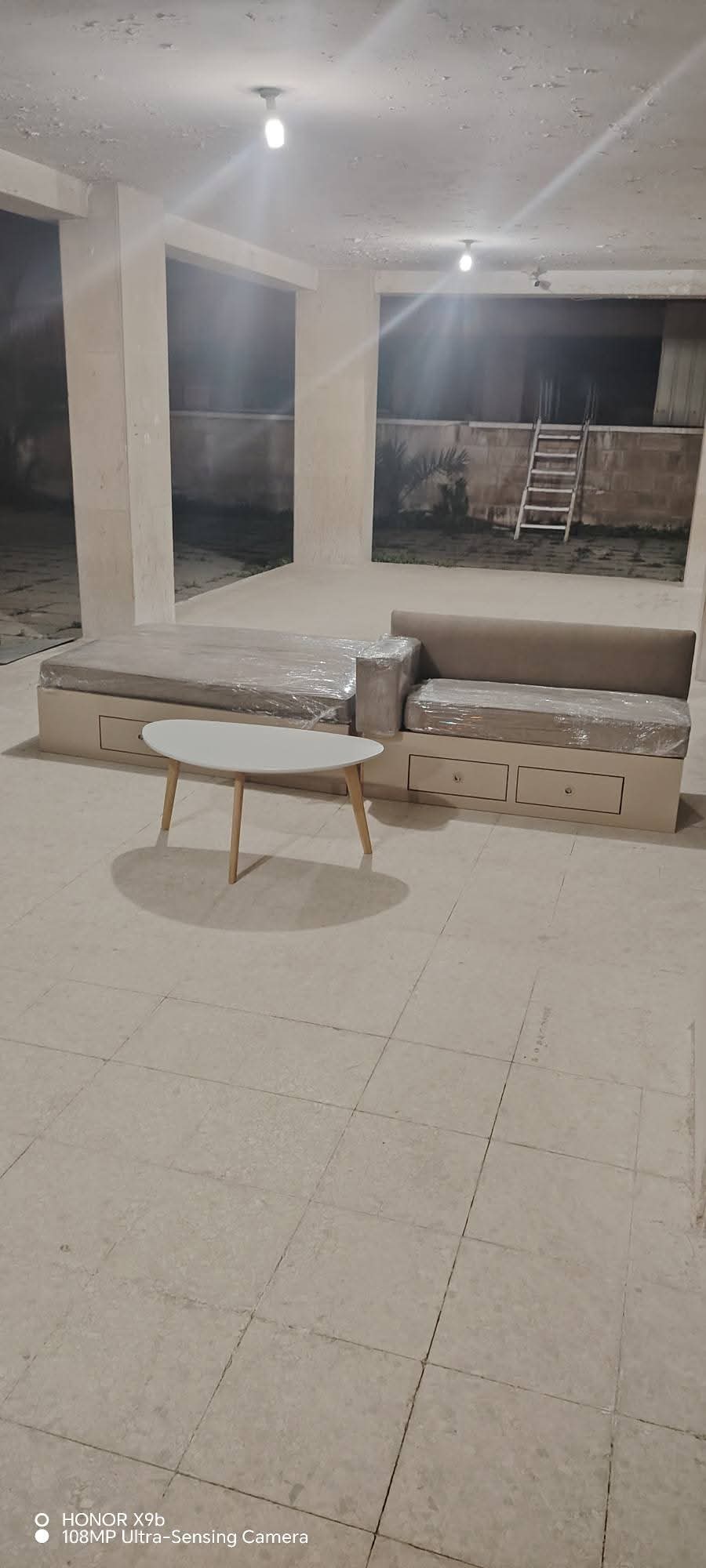 2كنفه مع طاوله للبيع نظيفه جدآ