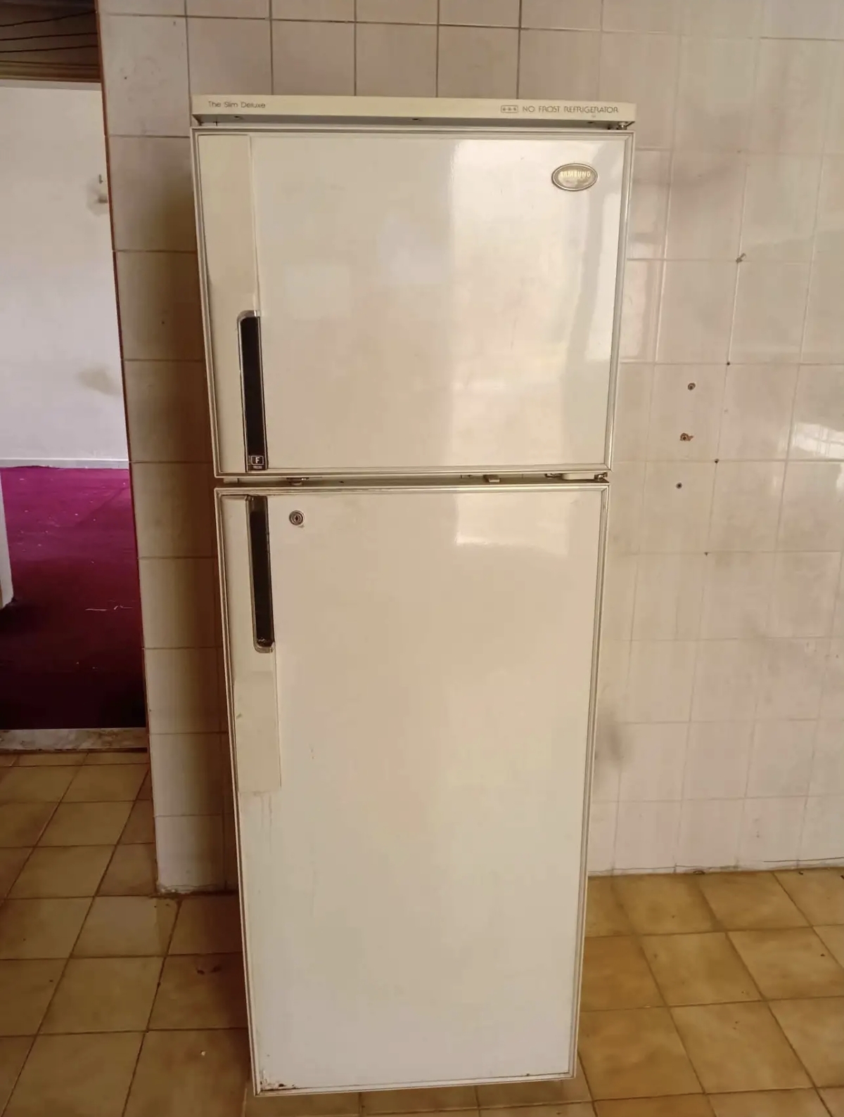 ثلاجة للبيع