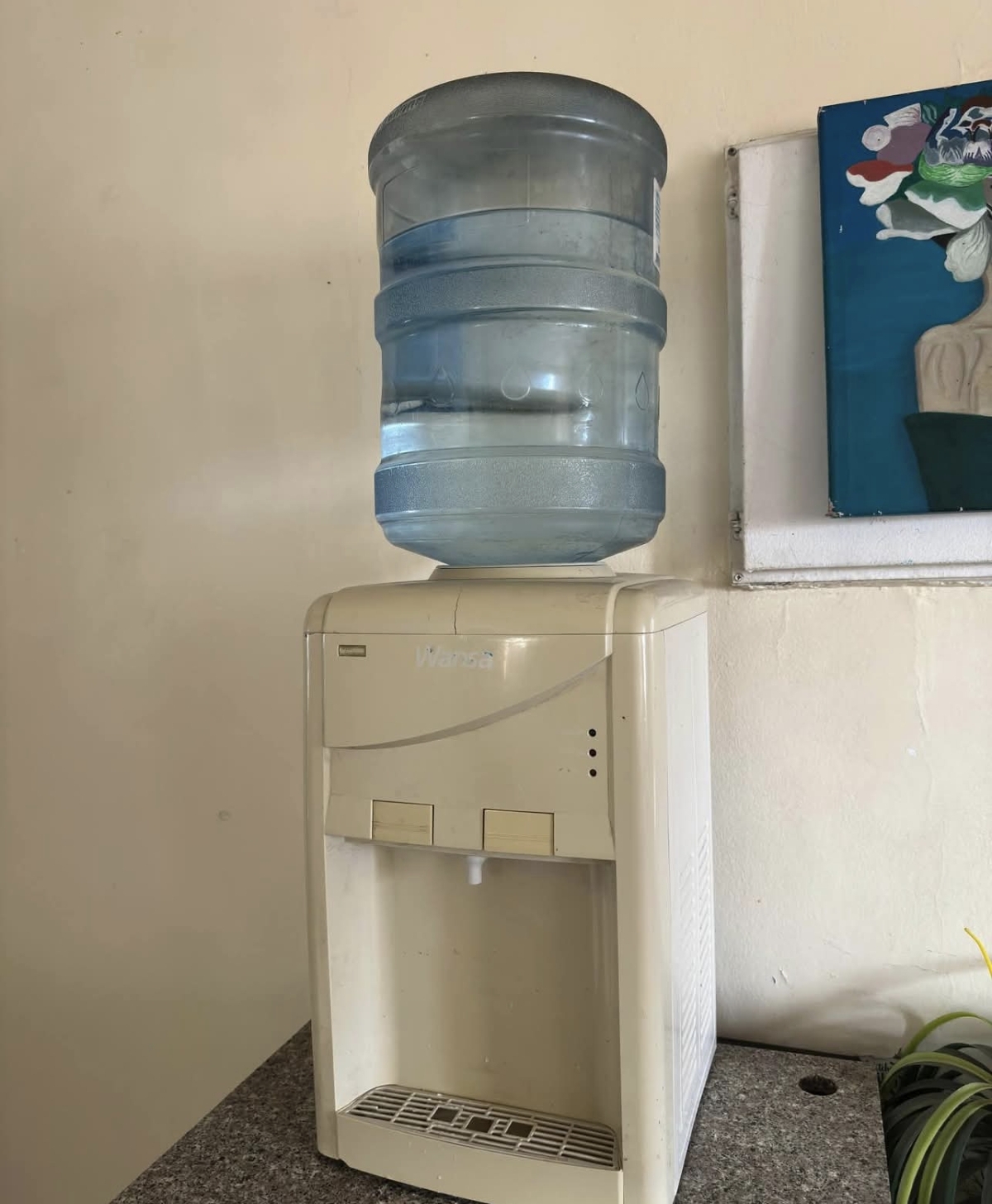 للبيع براد مياه (كولر ) ماركة ونسا  سخن وبارد بحاله ممتازه