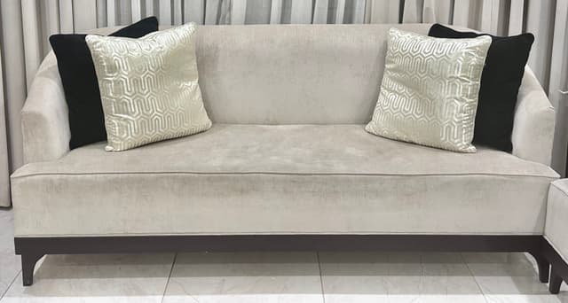 للبيع طقم غرفة جلوس