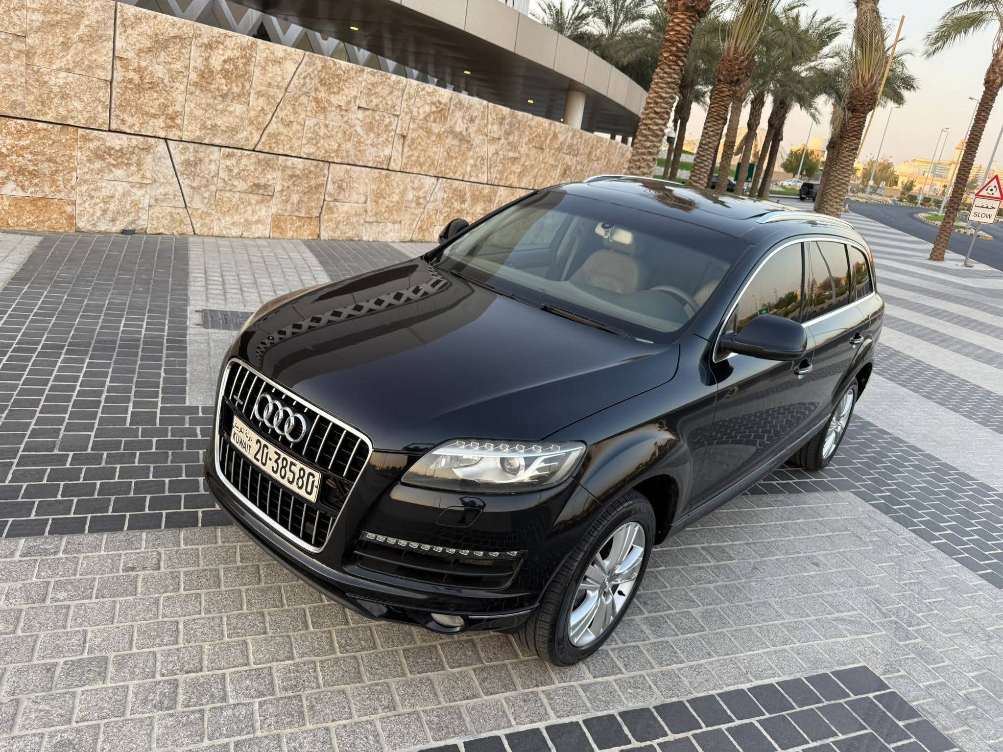 للبيع جيب اودي Q7 موديل ٢٠١٣ - صورة 2