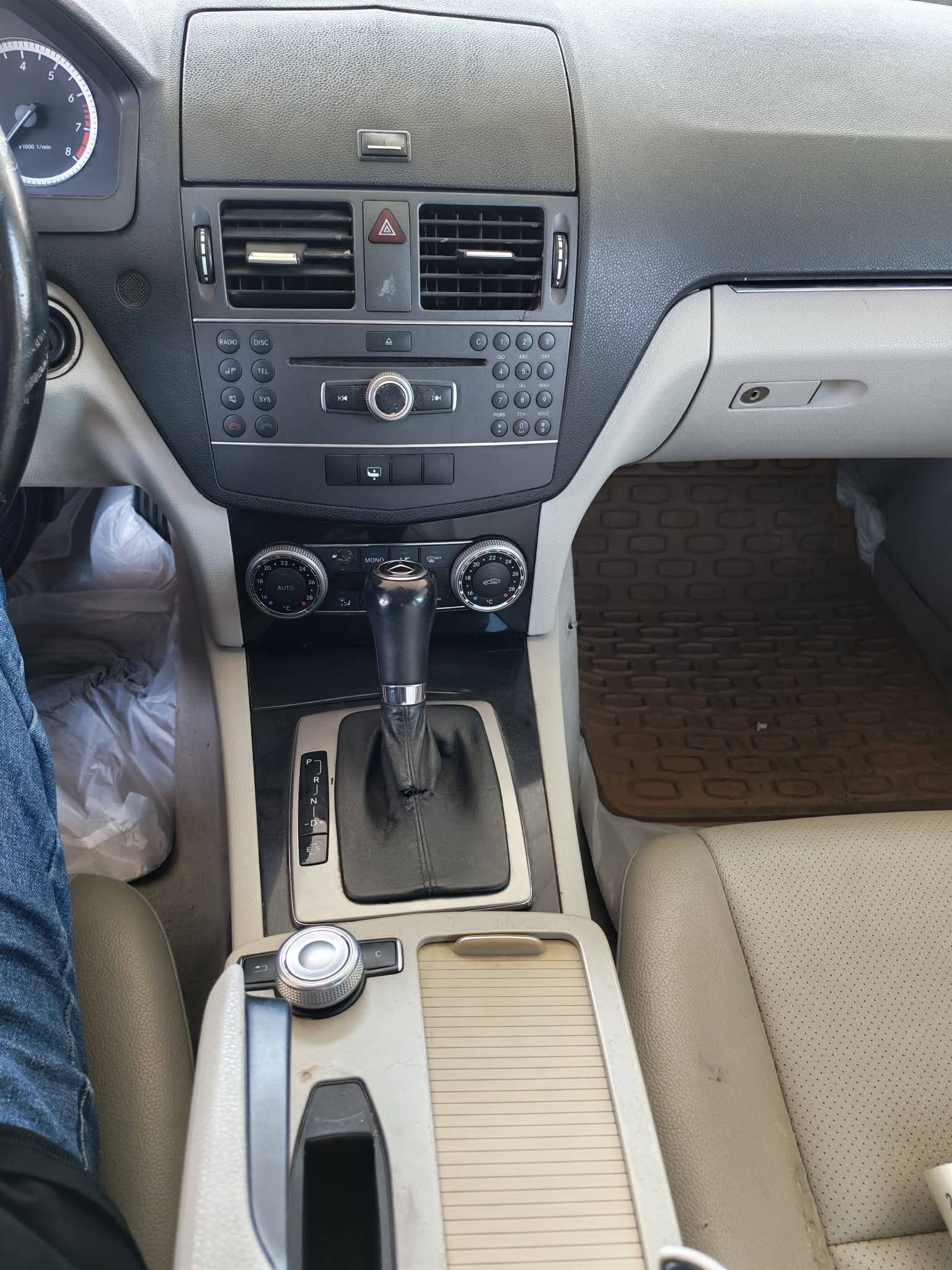للبيع سياره مرسيدس حجم C180 مديل ٢٠١١ - صورة 7