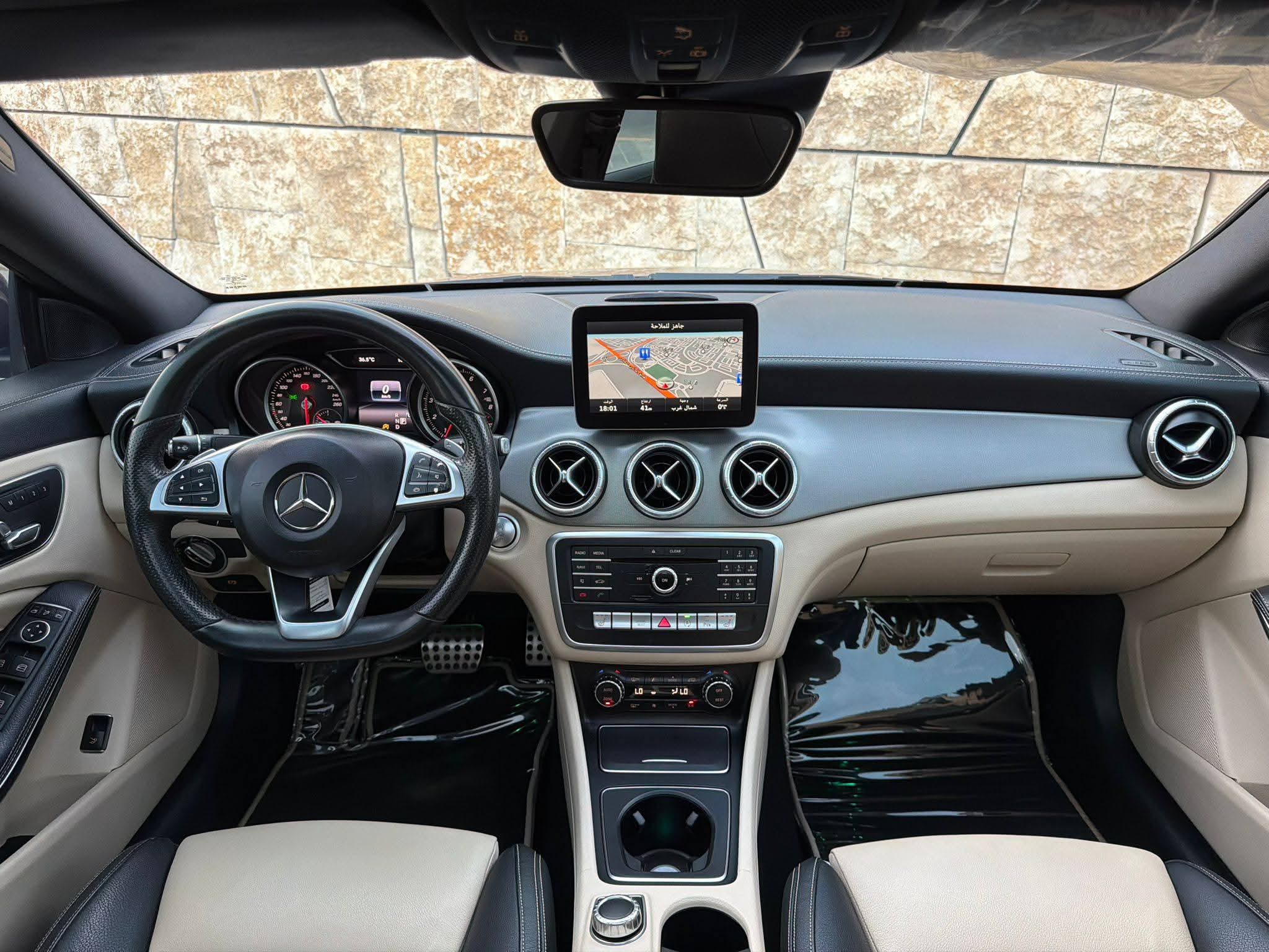 للبيع سياره مرسيدس CLA 250 مديل ٢٠١٨ - صورة 12