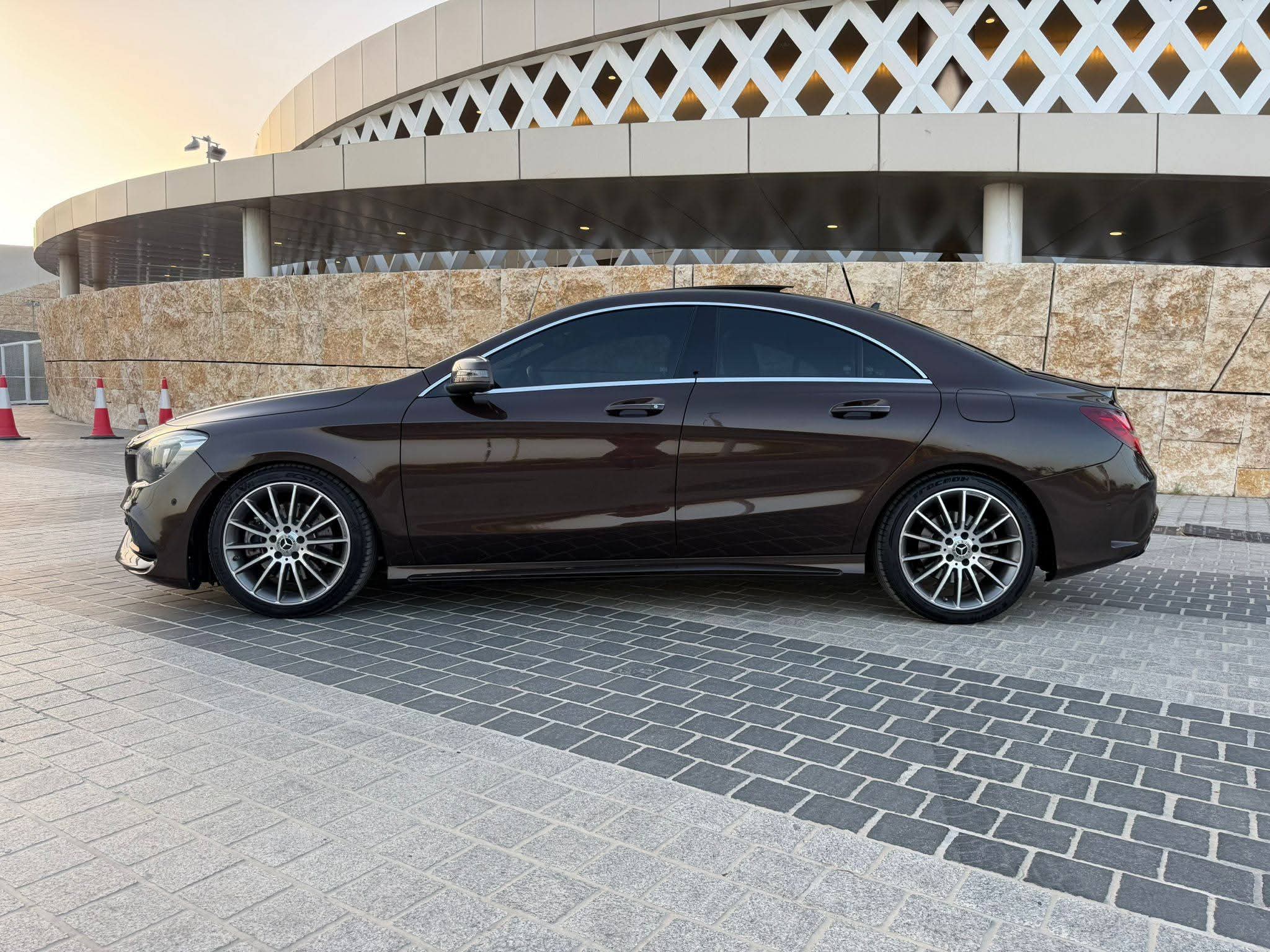 للبيع سياره مرسيدس CLA 250 مديل ٢٠١٨ - صورة 5